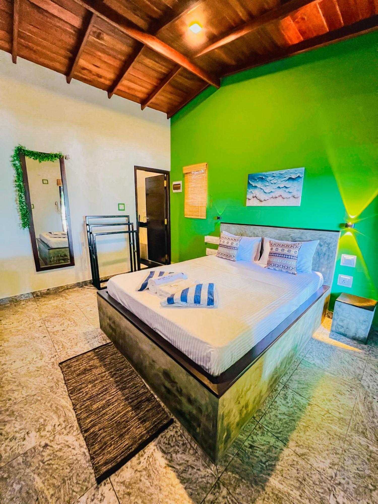 Sea Shell Villa Hikkaduwa 2 Separate Cabanas Ocean Front Villa Экстерьер фото